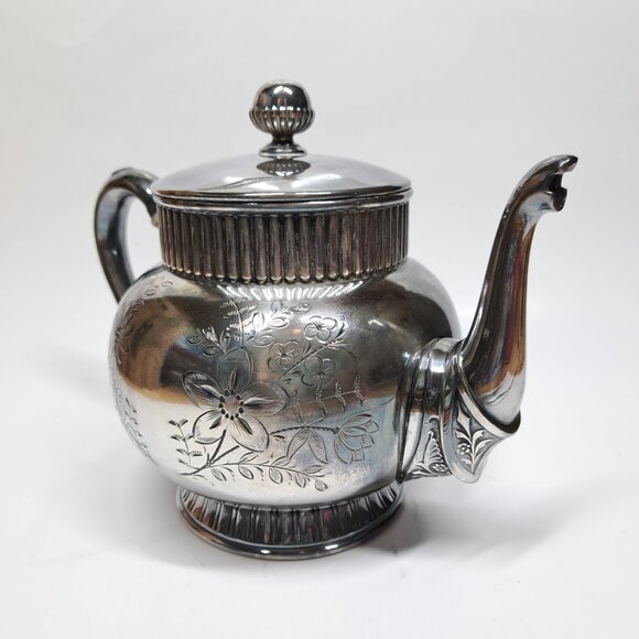 Wilcox Silverplate Co Teapot 5002 Antique Victorian Floral Vintage Etched Ornate - Picture 2 of 7